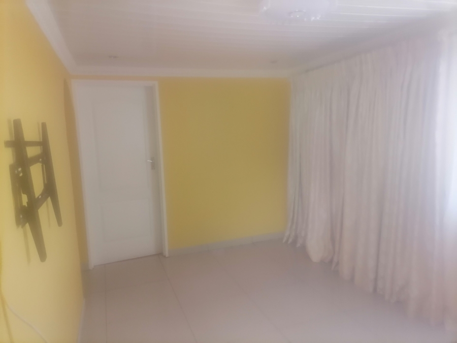 2 Bedroom Property for Sale in Phakamisa Eastern Cape